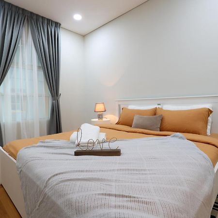 Calm Sojourn, Sky Suites Klcc Kuala Lumpur Exterior foto